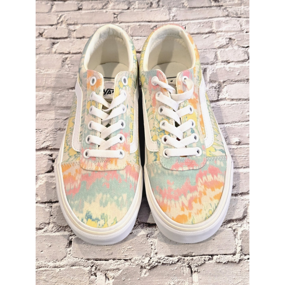 VANS Ward Psychedelic Tie Dye W Size 6.5, New And Never Worn, No Box, Very Cute